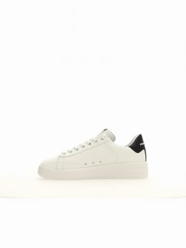 Sneakers In White/black